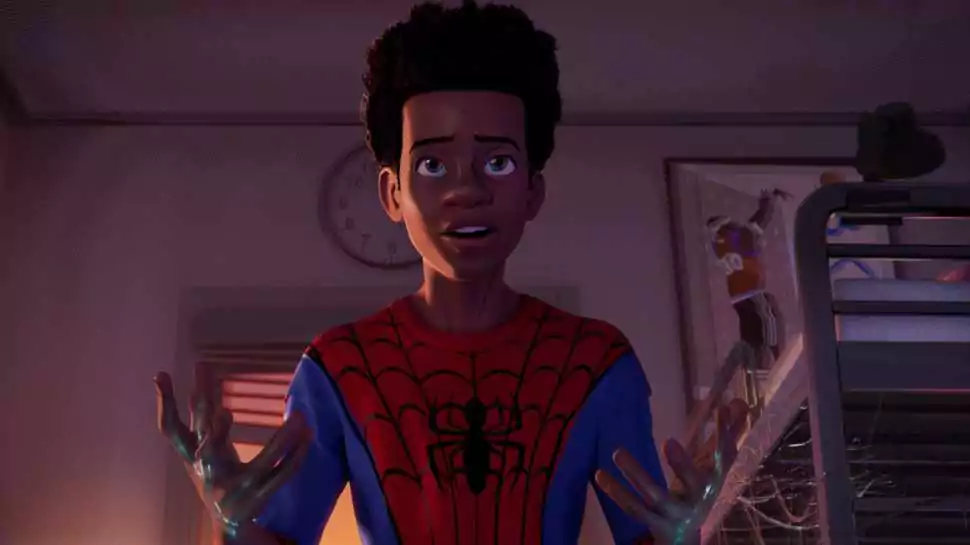 Homem-Aranha-Atraves-do-Aranhaverso Homem-Aranha no Aranhaverso: Porque é que o Miles Morales da Terra-42 se tornou o Prowler? Explicado