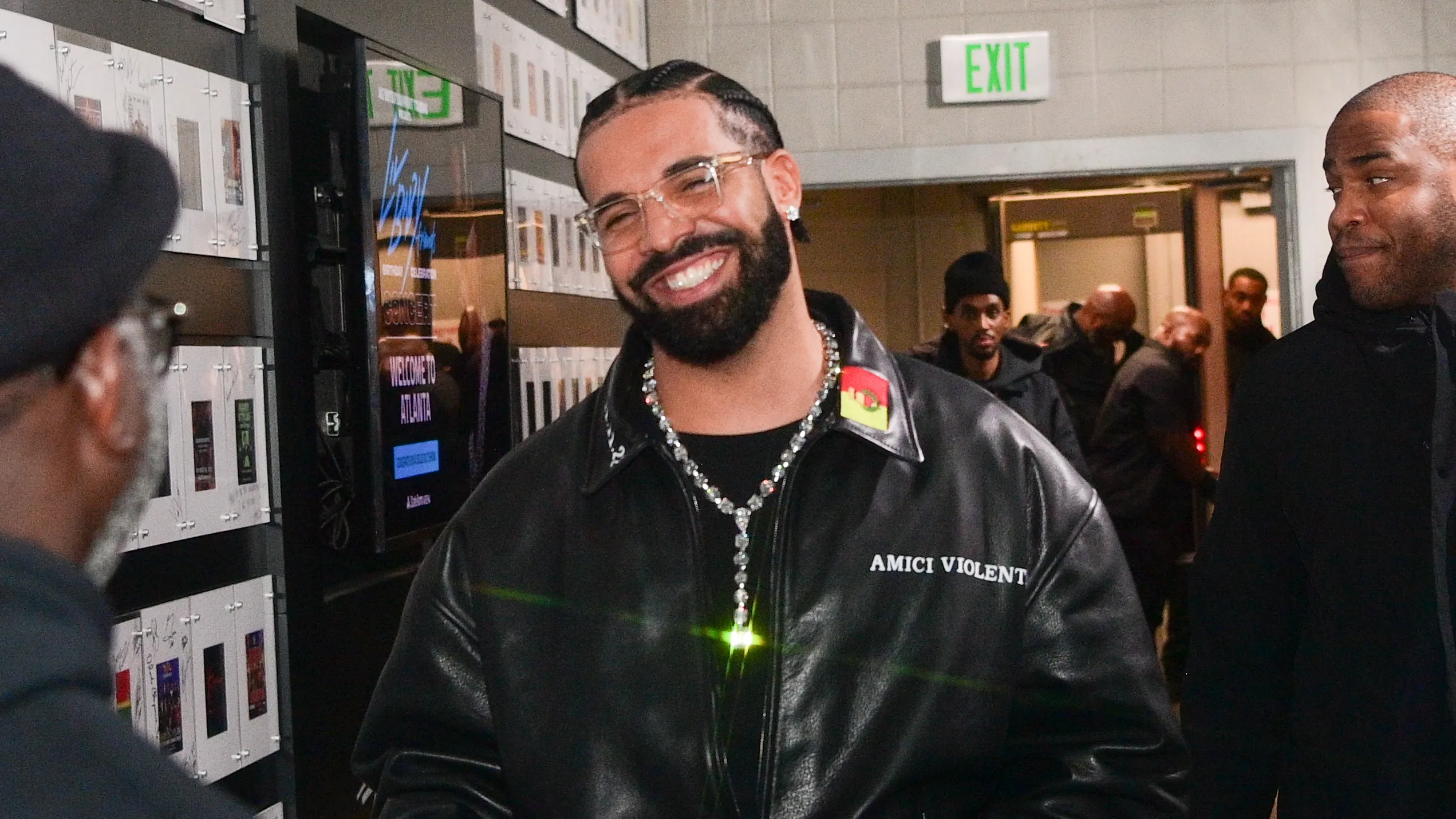 Drake anuncia data de lançamento de For All the Dogs