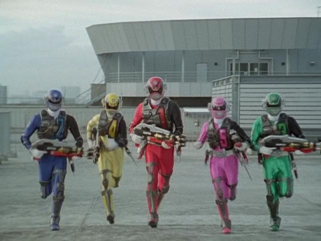 image-148-24 Sentai Dekaranger análise crítica dos episódios 1 e 2