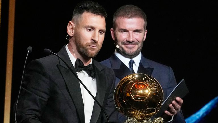 David Beckham presta homenagem a Lionel Messi após presenteá lo com a 8ª Bola de Ouro