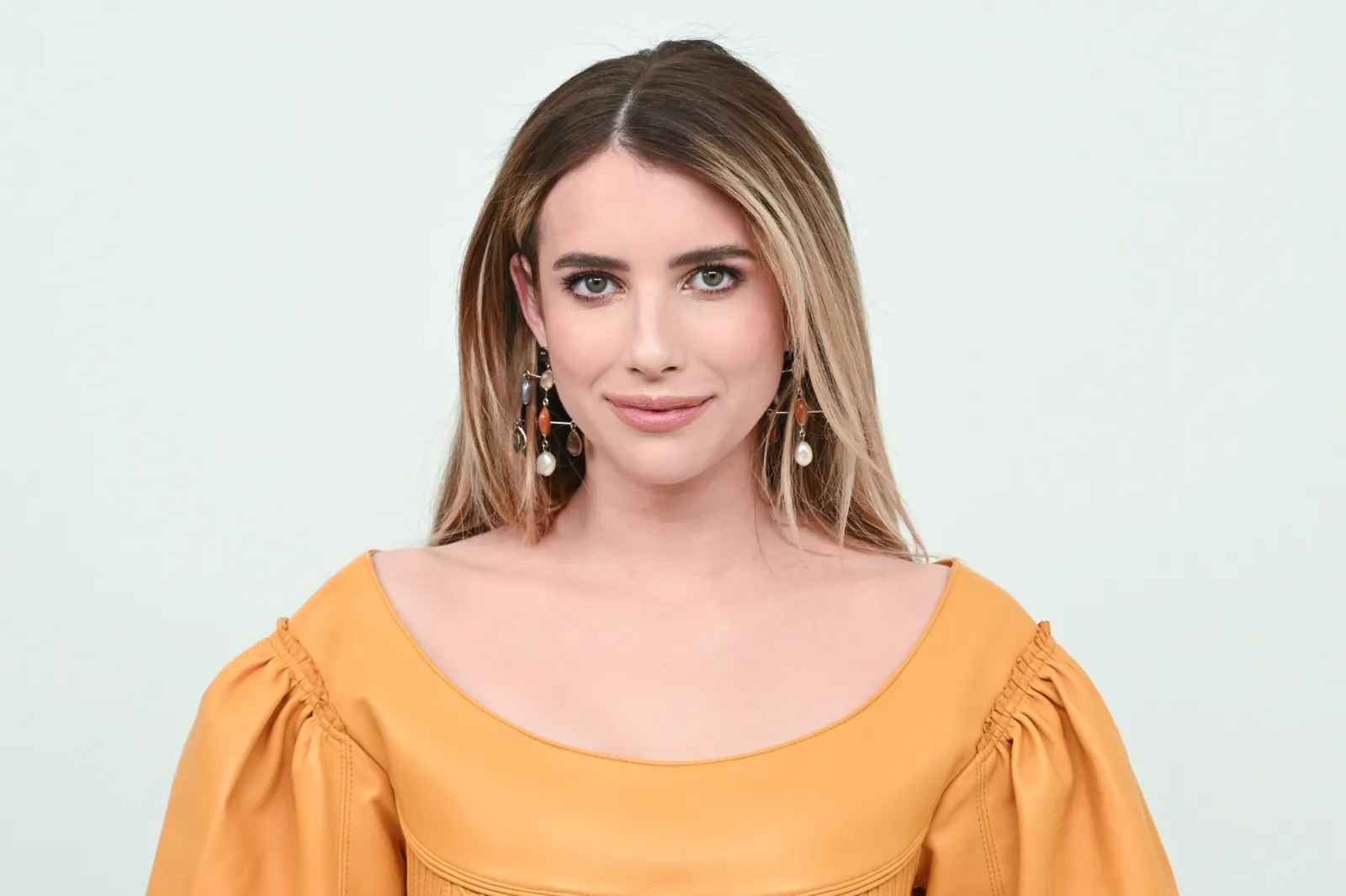 Emma Roberts pede desculpas à co estrela de American Horror Story