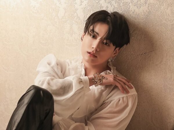 Jungkook teria atividades nacionais e internacionais após o lançamento de seu álbum solo