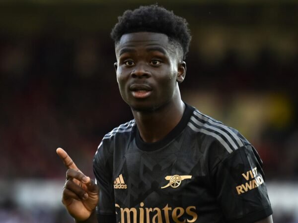 Bukayo Saka revela o que os jogadores do Arsenal disseram no vestiário após o empate de 1 a 1 do Man City contra o Liverpool 1 Bukayo Saka revela o que os jogadores do Arsenal disseram no vestiário após o empate de 1 a 1 do Man City contra o Liverpool