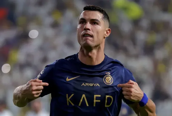 Cristiano Ronaldo marca gol impressionante de 30 metros na vitória do Al Nassr