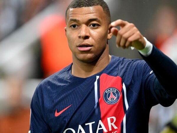 Jornalista revela o futuro de Kylian Mbappe em meio a ligações com o Real Madrid