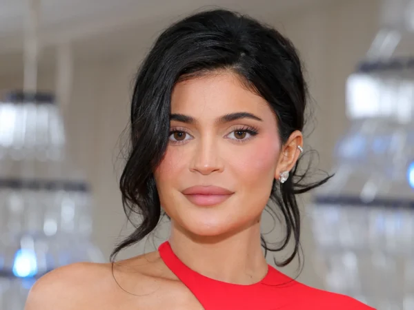Kylie Jenner lamenta ter feito este procedimento cosmético aos 19 anos