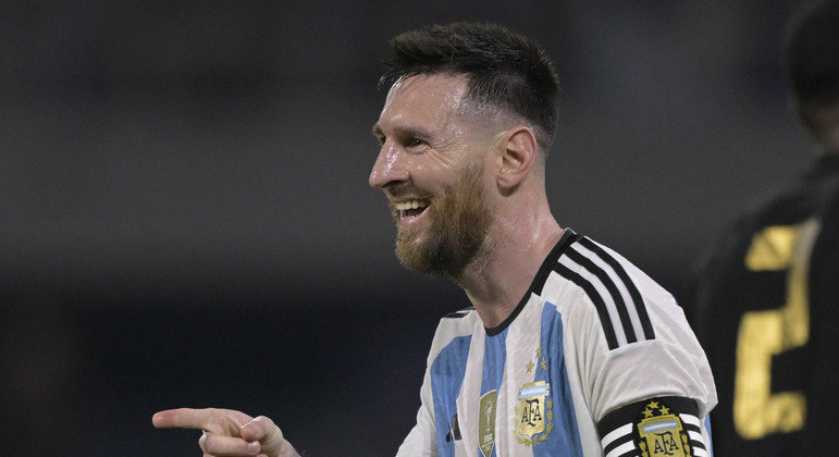 Lionel Messi manda mensagem aos torcedores após derrota da Argentina para o Uruguai