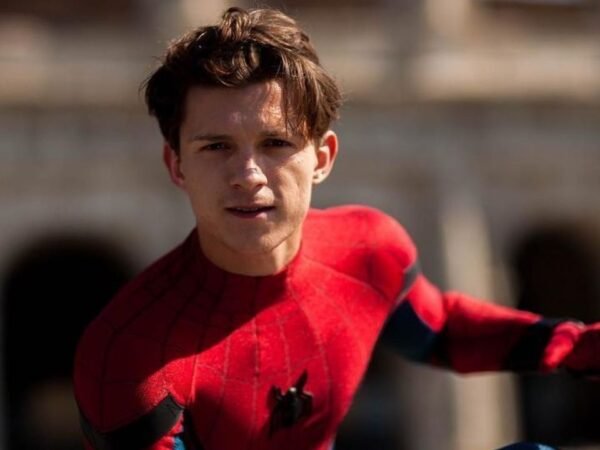 Tom Holland confirma negociações para retornar em Homem Aranha 4