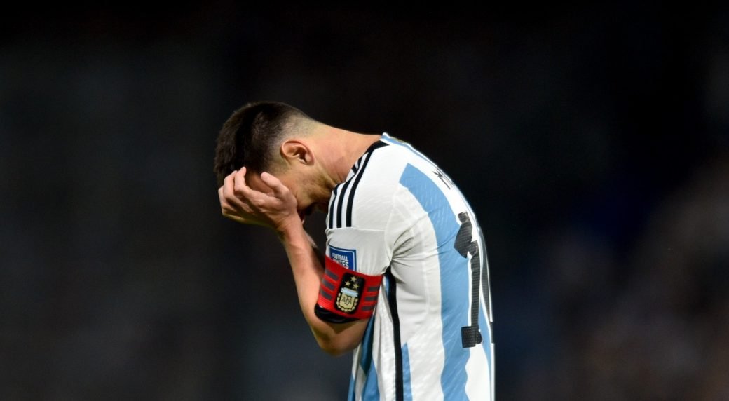 Twitter explode enquanto o Uruguai encerra a invencibilidade da Argentina liderada por Lionel Messi