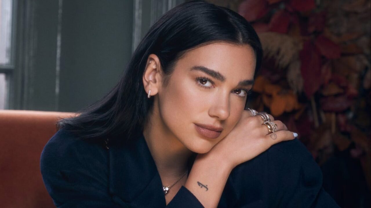 Dua Lipa diz que tem muita sorte de terminar 2023 na Índia