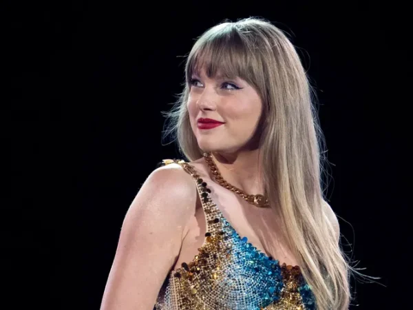 Elon Musk prevê que a popularidade de Taylor Swift diminuirá depois de ser eleita a Personalidade do Ano da TIME 1 Elon Musk prevê que a popularidade de Taylor Swift diminuirá depois de ser eleita a Personalidade do Ano da TIME