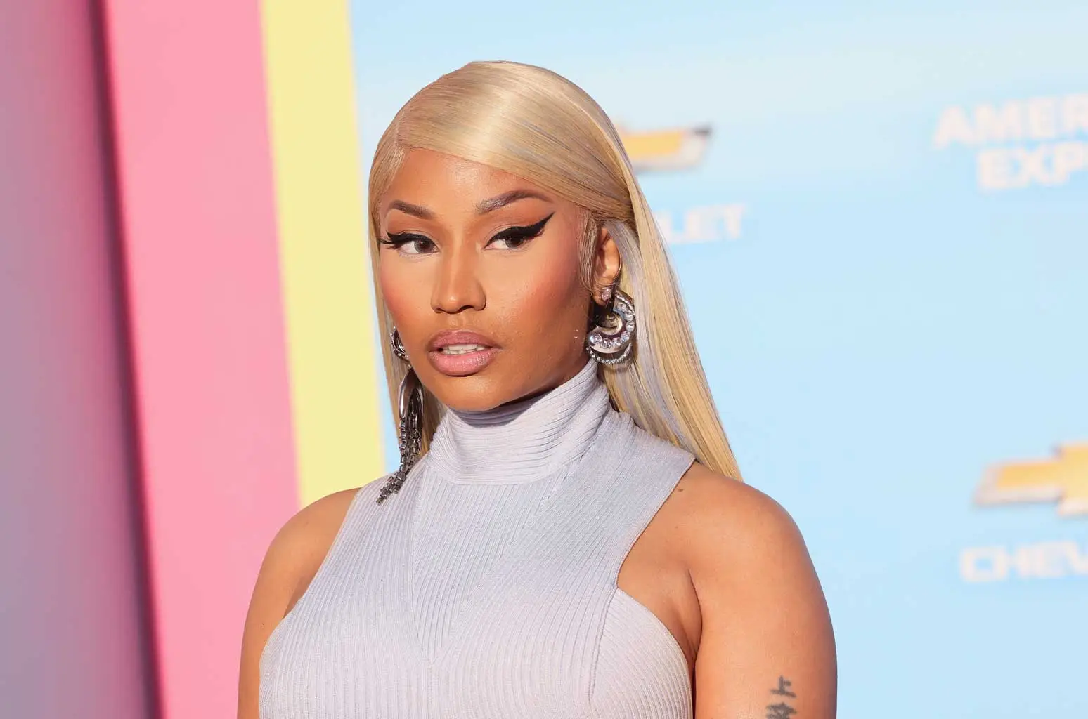 Nicki Minaj acidentalmente revela sua perda de peso segredo durante a live do Instagram