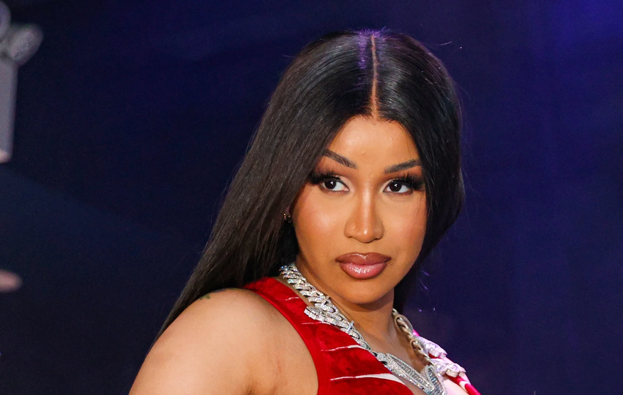 O discurso retórico de Cardi B no Twitter tem como alvo o ex marido Offset