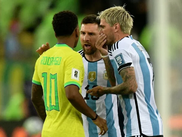 Rodrygo dá uma resposta hilariante quando questionado sobre os detalhes do confronto com Lionel Messi