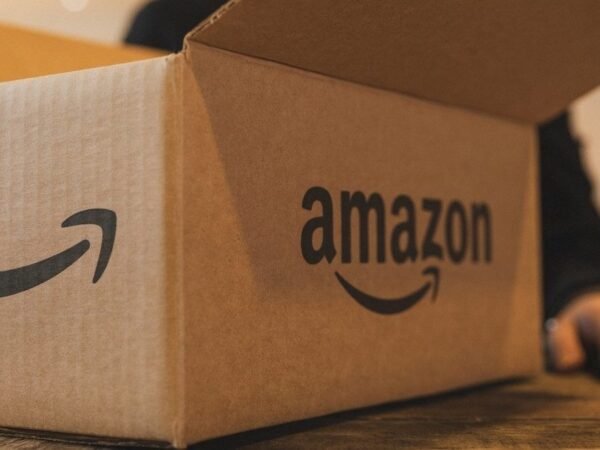 Fundador da Amazon, Bezos, vende US$ 2,4 bilhões em ações 1 Fundador da Amazon, Bezos, vende US$ 2,4 bilhões em ações