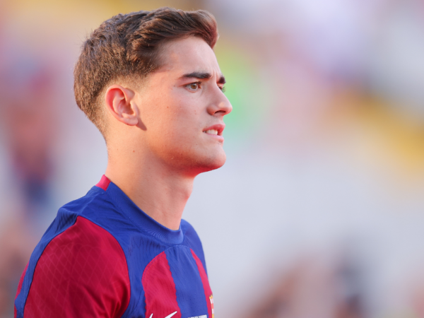Gavi defende publicamente companheiro do Barcelona das críticas após empate com o Granada 1 Gavi defende publicamente companheiro do Barcelona das críticas após empate com o Granada