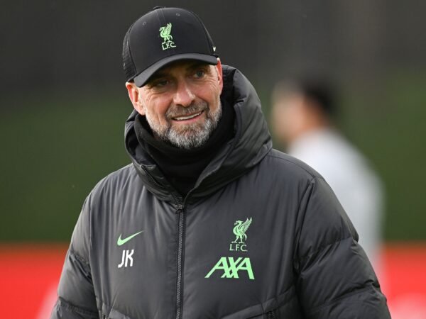 Liverpool mantém negociações positivas com o substituto de Jurgen Klopp, mas enfrenta forte concorrência