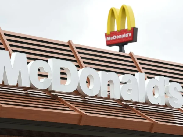 McDonalds registra rara perda de vendas enquanto impacto no Oriente Médio enfraquece negócios no exterior 1 McDonalds registra rara perda de vendas enquanto impacto no Oriente Médio enfraquece negócios no exterior