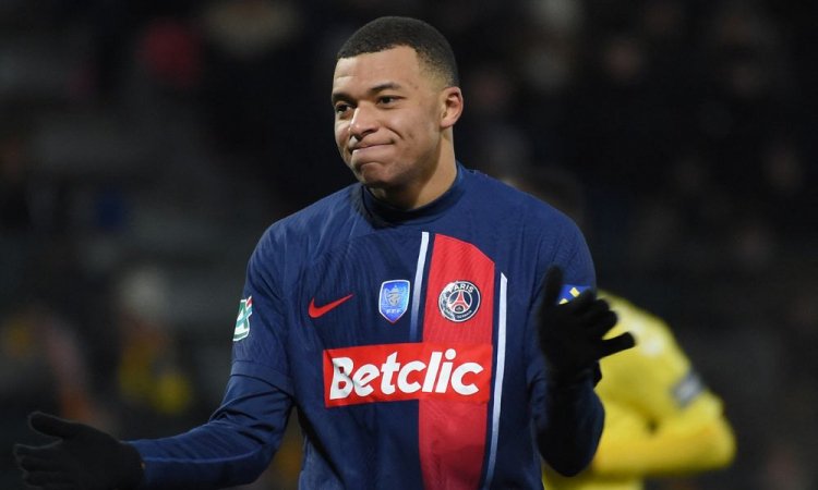 O Manchester United fez uma oferta astronômica por Kylian Mbappe antes que a estrela do PSG concordasse com a transferência para o Real Madrid