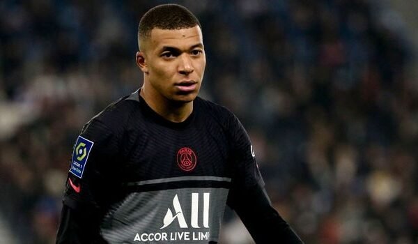 O Real Madrid mantém discussões sobre o homem do PSG em meio à esperada chegada de Kylian Mbappe neste verão