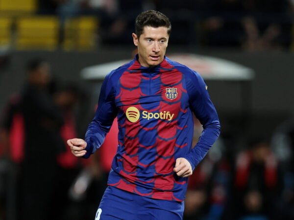Robert Lewandowski reage ao atingir a marca do Barcelona após vitória por 2 a 1 sobre o Celta de Vigo