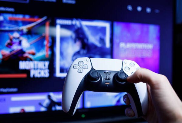 Sony demitirá 900 funcionários do PlayStation e fechará estúdio em Londres