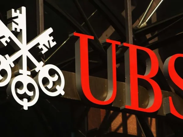 UBS sinaliza até US$ 1 bilhão em recompras de ações com aquisição do Credit Suisse no caminho certo 1 UBS sinaliza até US$ 1 bilhão em recompras de ações com aquisição do Credit Suisse no caminho certo