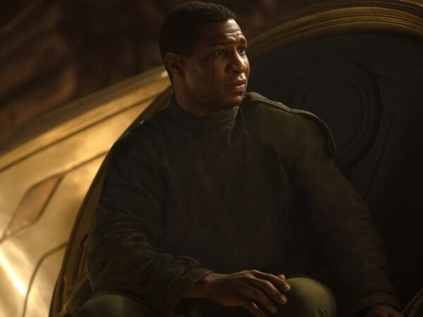 A Marvel está supostamente mantendo Kang como seu grande mal enquanto a busca para substituir Jonathan Majors 1 A Marvel está supostamente mantendo Kang como seu grande mal enquanto a busca para substituir Jonathan Majors