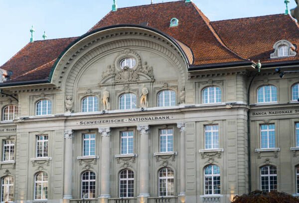 Banco Nacional Suíço surpreende com corte de juros 1 Bern, Switzerland Nov 25, 2019: Swiss National Bank Bern, Switzerland