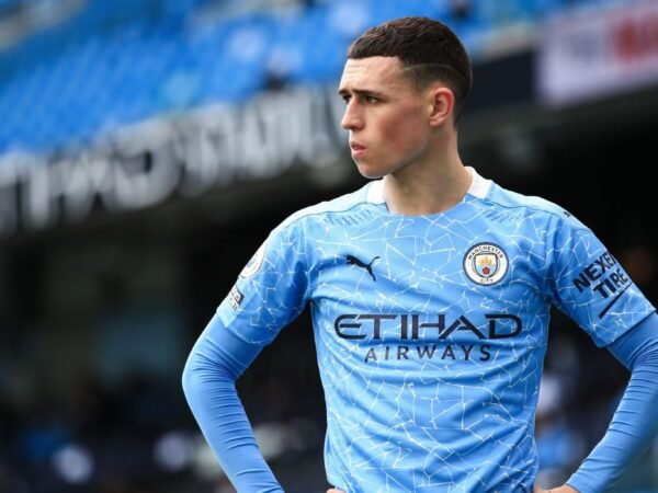 Gary Neville elogia Manchester City e Phil Foden