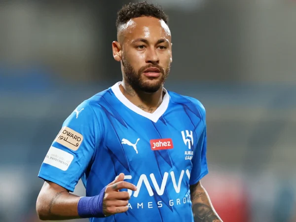 Neymar manda mensagem para craque do Real Madrid no Instagram