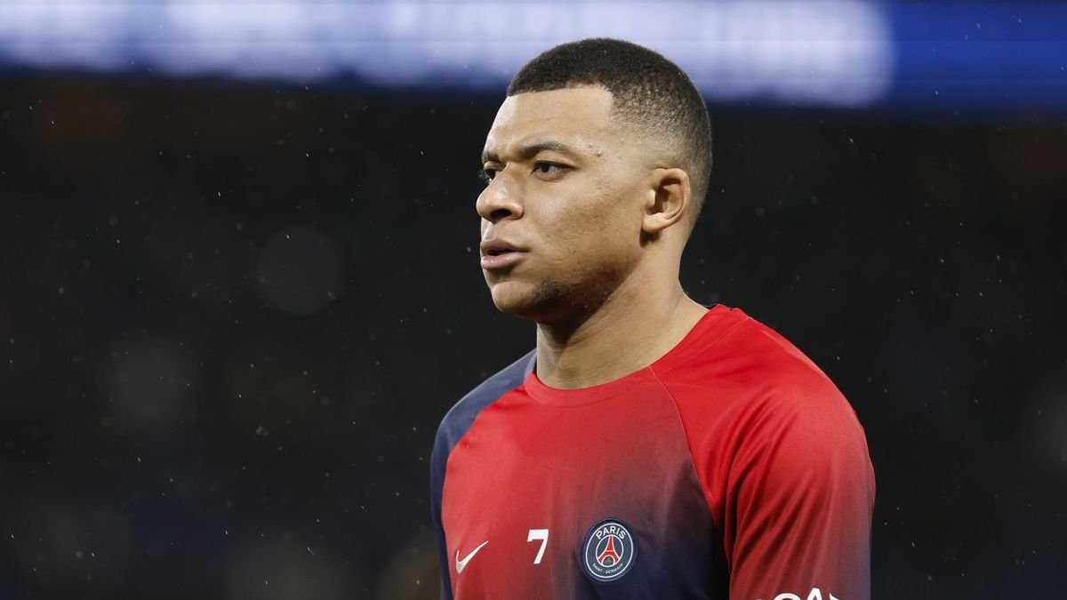 O técnico do PSG, Luis Enrique, explica a substituição de Kylian Mbappe no intervalo contra o Mônaco