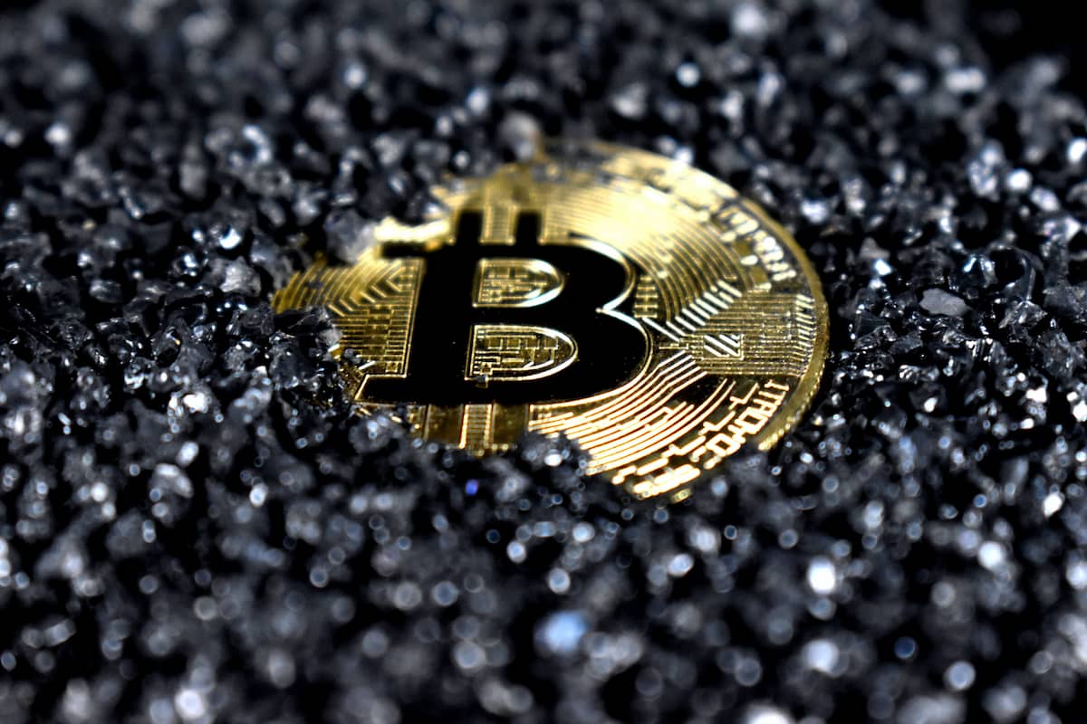 Bitcoin cai depois exclusão garantias para ETFs