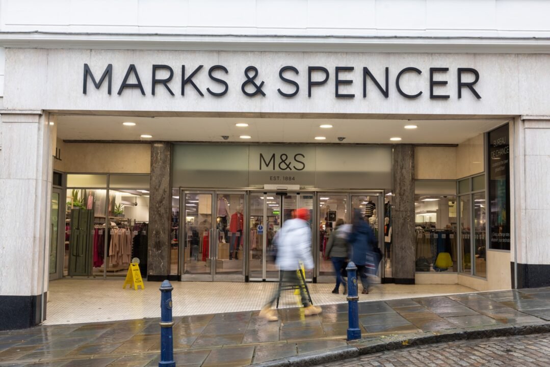 O lucro anual da M&S sobe 58%