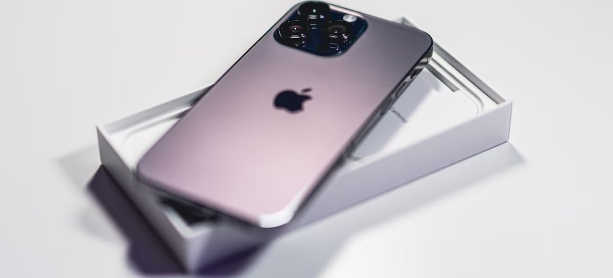 Vendas de iPhone da Apple na China saltam 52% em abril