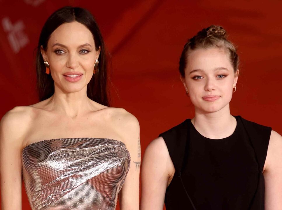 Angelina Jolie e a filha de Brad Pitt, Shiloh, compartilham anúncio de retirada de Pitt