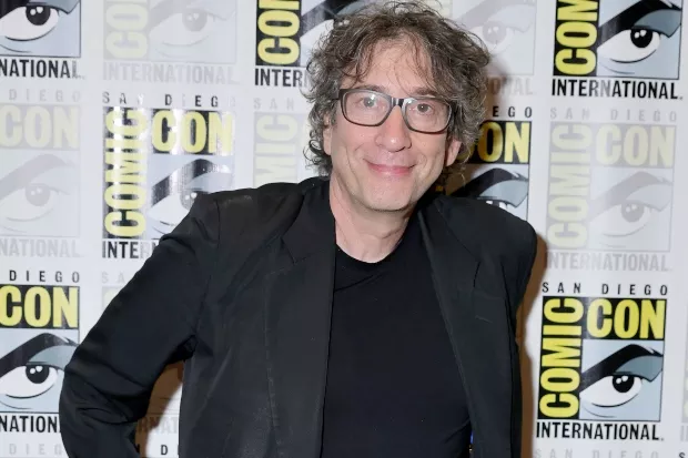 Criador de Sandman, Neil Gaiman é acusado de agressão sexual