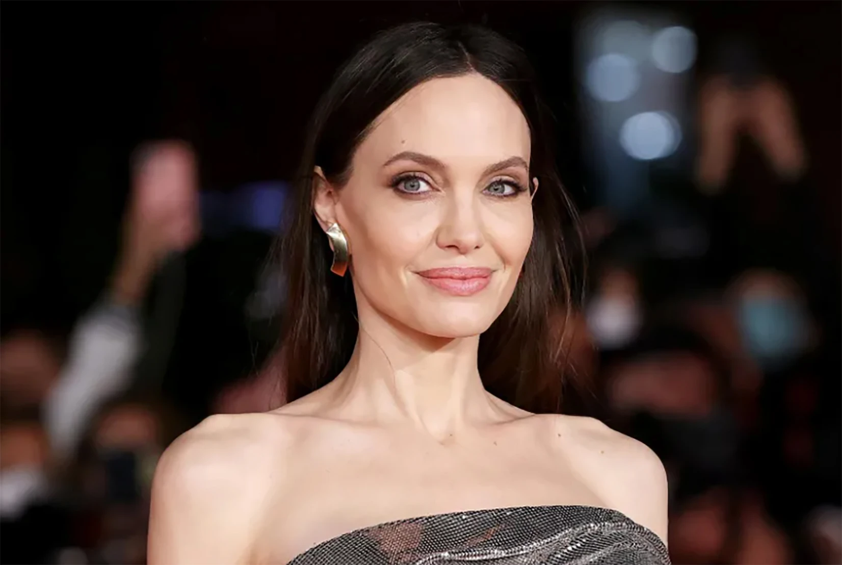 Pai de Angelina Jolie disse uma vez que a filha tem problemas mentais