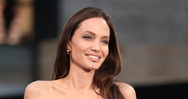 Angelina Jolie diz que precisa estar mais com a família