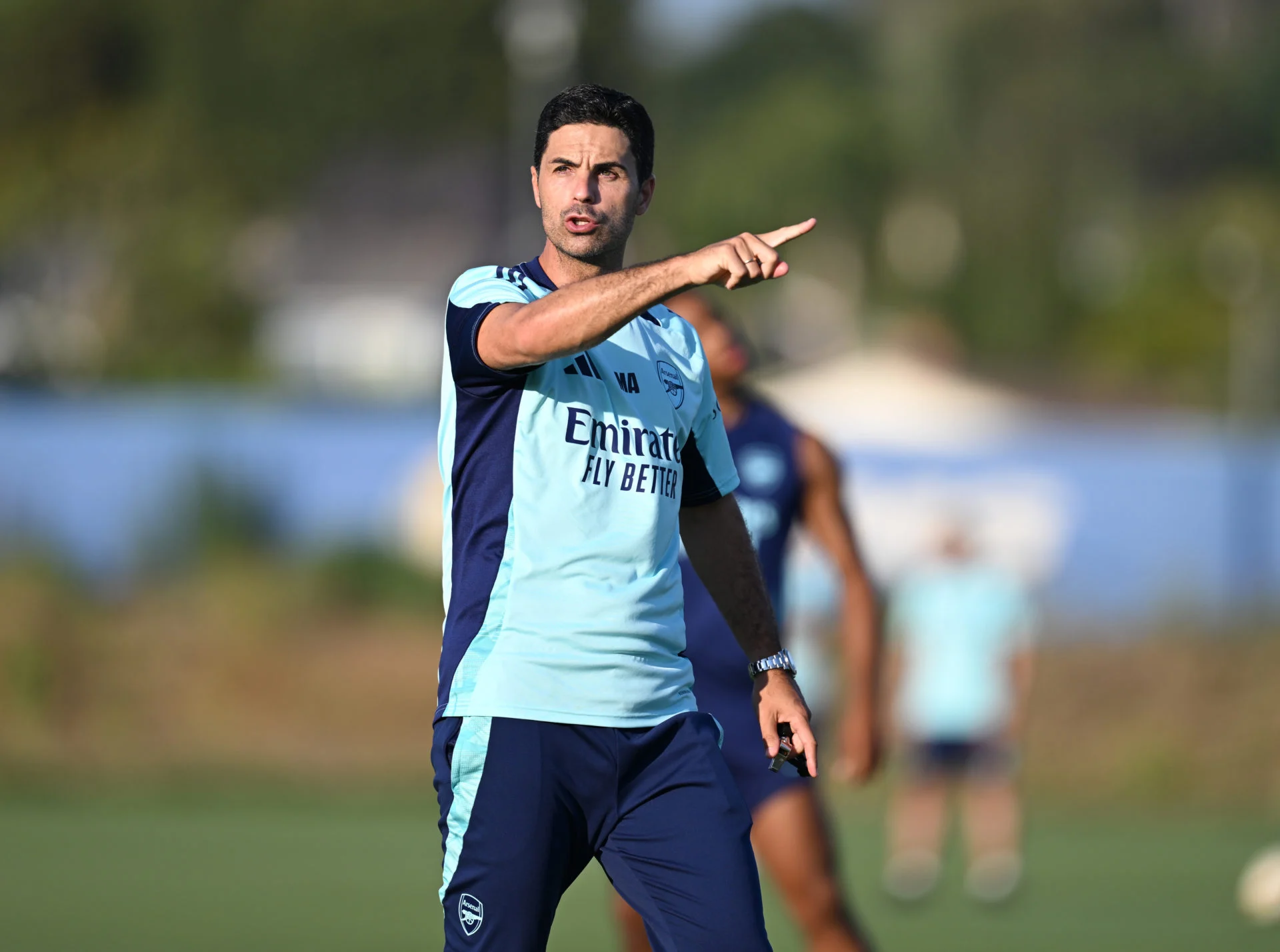 Mikel Arteta faz Riccardo Calafiori admitir cartão vermelho