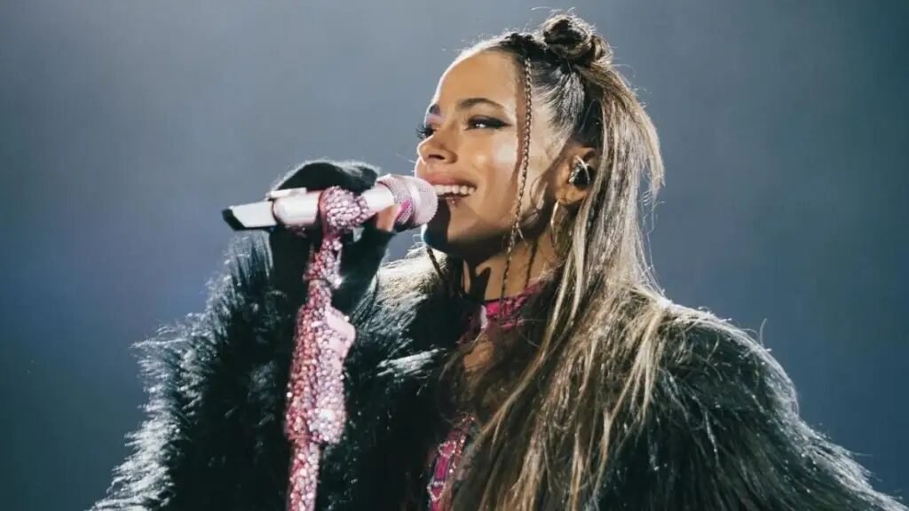 Tini Stoessel: O Fenômeno Mundial da Música e Televisão 3 image