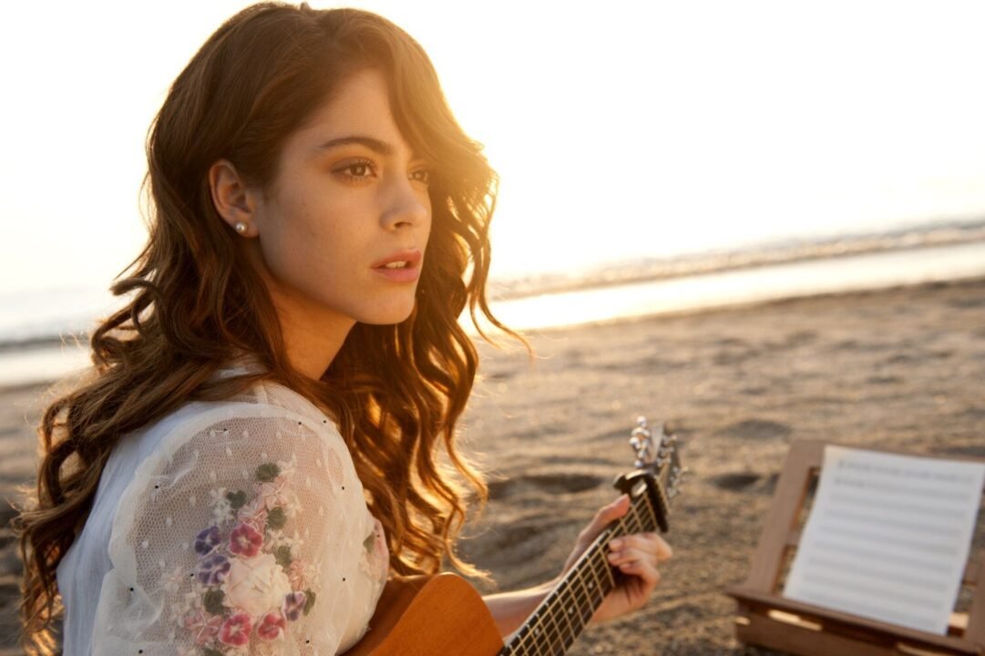 Tini Stoessel: O Fenômeno Mundial da Música e Televisão 6 image