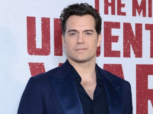 Henry Cavill deve estrear Enola Holmes 3 7 Henry Cavill deve estrear Enola Holmes 3