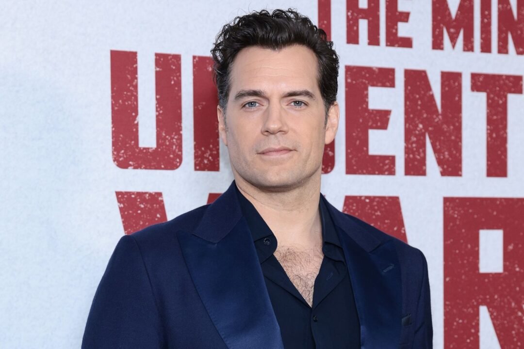 Henry Cavill deve estrear Enola Holmes 3