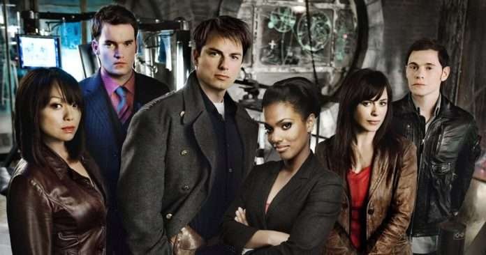 Crítica de Torchwood: O Spin-off de Doctor Who 3 Torchwood Cropped 696x366