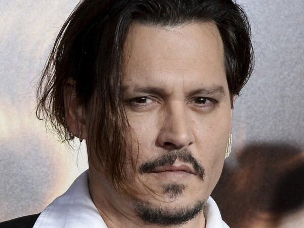 Johnny Depp quer retornar para Piratas do Caribe